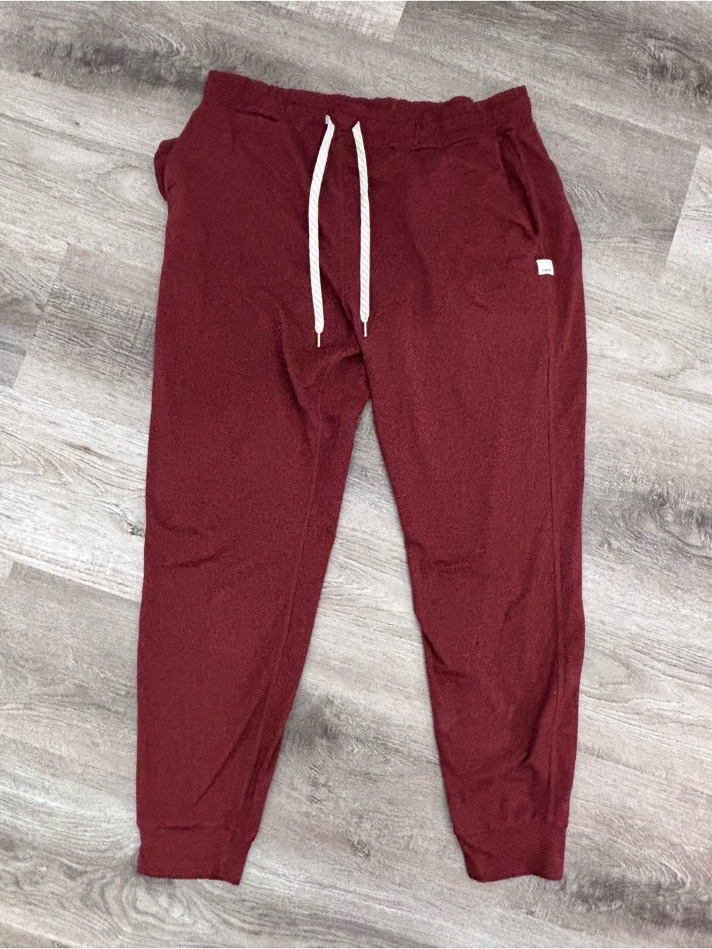Vuori red joggers size medium